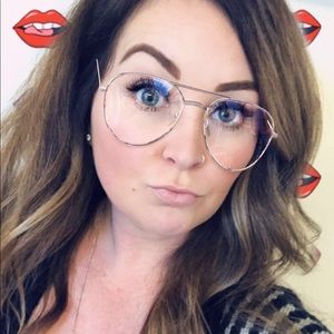 Meet your Posher, Courtney